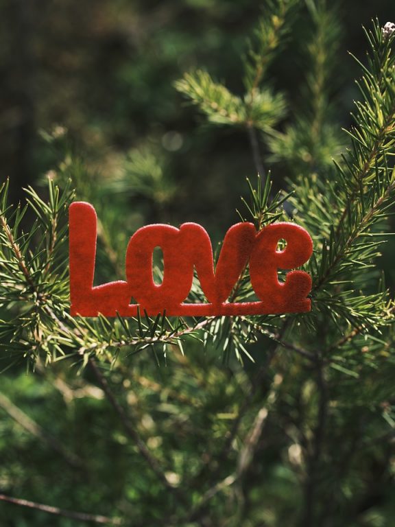 How To Romanticize The Holiday Season As a Newly Married Couple 